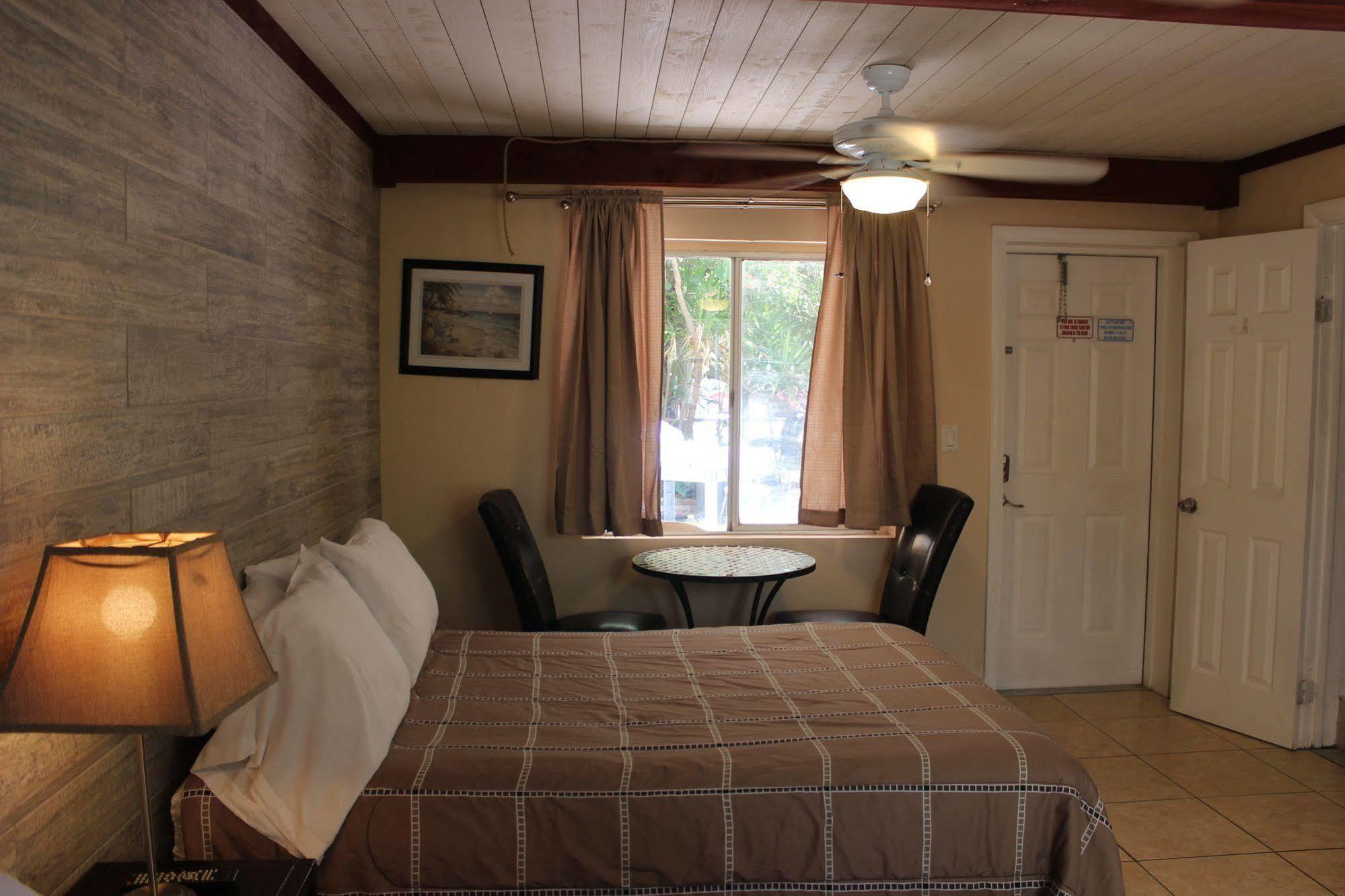 Schooner Hotel Сейнт Пийт Бийч Екстериор снимка